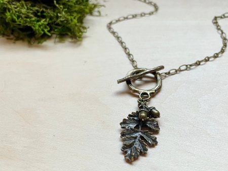 Black Oak Leaf Toggle Fashion